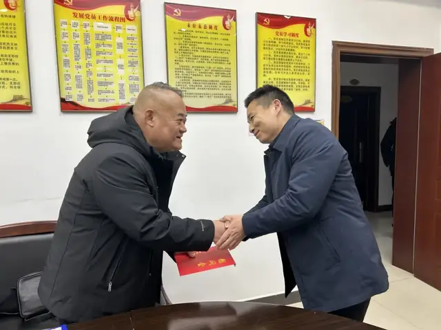 湘潭市民政局副局长钟熙到市救助站慰问困难党员 湘潭市民政局副局长钟熙到市救助站慰问困难党员