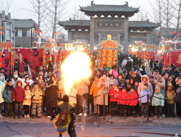 河北磁县：万人齐聚水墨园 共度新春狂欢