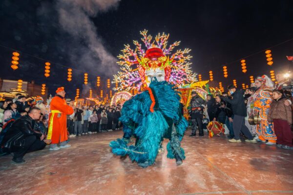 河北磁县：非遗迎新春 方特年味足