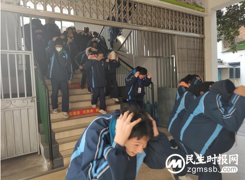 演练于形,防震于心 ——湘潭市第十六中学开展地震应急疏散演练 演练于形,防震于心 ——湘潭市第十六中学开展地震应急疏散演练