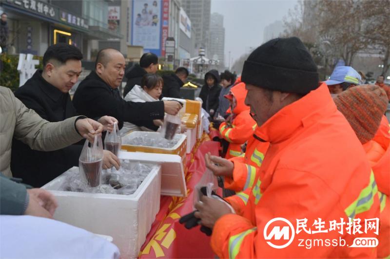 郑州市商丘商会开展--数九寒天腊八粥 浓浓情谊献街头公益活动 郑州市商丘商会开展--数九寒天腊八粥 浓浓情谊献街头公益活动