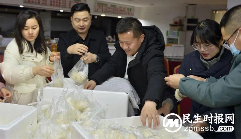 郑州市商丘商会开展--数九寒天腊八粥 浓浓情谊献街头公益活动