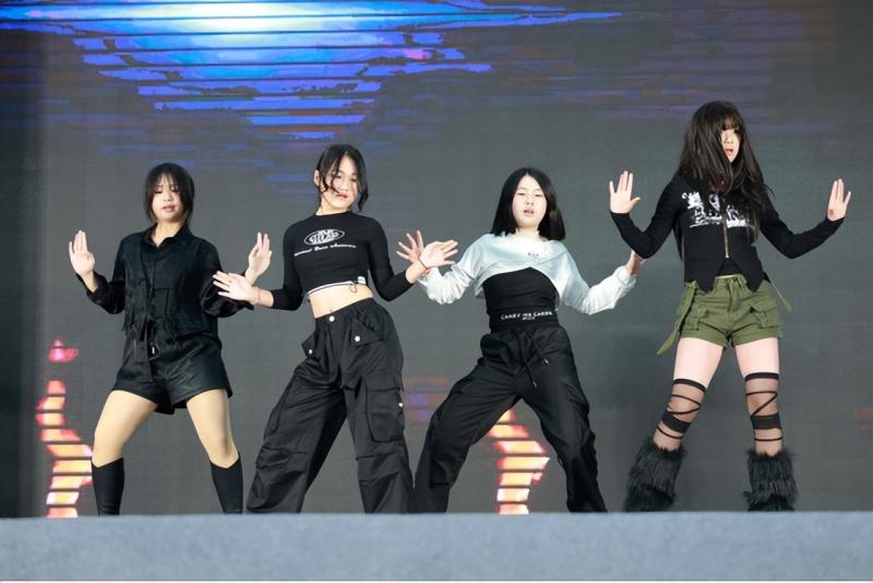 逐梦青春 强国有我 ——湘潭市第十六中学校园文化艺术节暨2025年元旦汇演 逐梦青春 强国有我 ——湘潭市第十六中学校园文化艺术节暨2025年元旦汇演