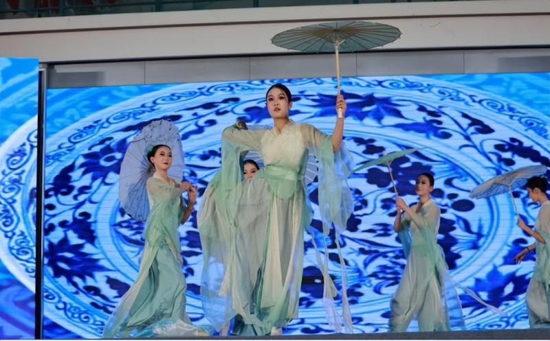 逐梦青春 强国有我 ——湘潭市第十六中学校园文化艺术节暨2025年元旦汇演 逐梦青春 强国有我 ——湘潭市第十六中学校园文化艺术节暨2025年元旦汇演