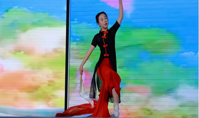 逐梦青春 强国有我 ——湘潭市第十六中学校园文化艺术节暨2025年元旦汇演 逐梦青春 强国有我 ——湘潭市第十六中学校园文化艺术节暨2025年元旦汇演