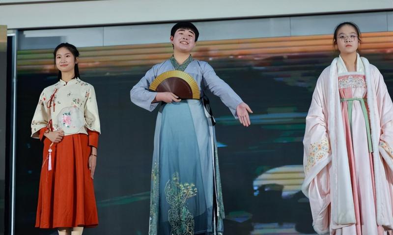 逐梦青春 强国有我 ——湘潭市第十六中学校园文化艺术节暨2025年元旦汇演 逐梦青春 强国有我 ——湘潭市第十六中学校园文化艺术节暨2025年元旦汇演