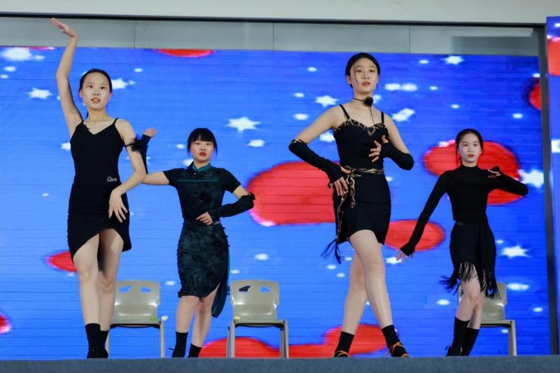 逐梦青春 强国有我 ——湘潭市第十六中学校园文化艺术节暨2025年元旦汇演 逐梦青春 强国有我 ——湘潭市第十六中学校园文化艺术节暨2025年元旦汇演