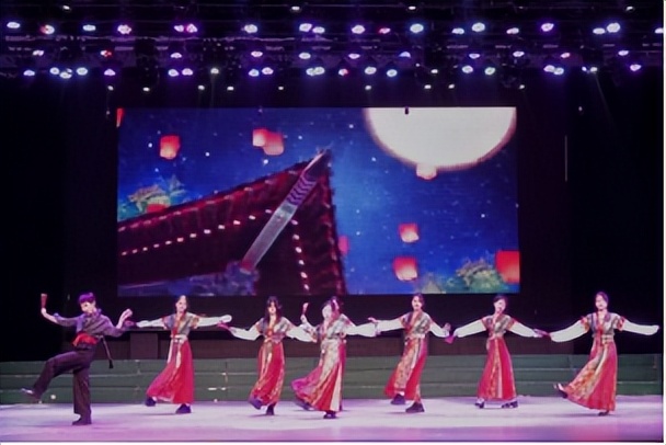 青春逢盛世,逐梦正当时 ——湘潭市二中2024年校园文化艺术节暨首届校园之星总决赛 青春逢盛世,逐梦正当时 ——湘潭市二中2024年校园文化艺术节暨首届校园之星总决赛