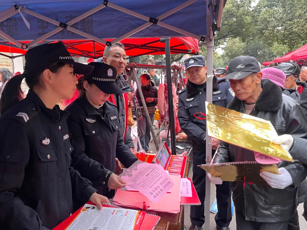 中路铺派出所集市摆摊开展禁毒与防范非法集资宣传活动 中路铺派出所集市摆摊开展禁毒与防范非法集资宣传活动