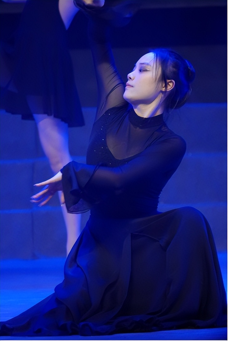 莼园盈香,乙巳向新——湘潭市第二中学2025 年迎新文艺汇演 莼园盈香,乙巳向新——湘潭市第二中学2025 年迎新文艺汇演