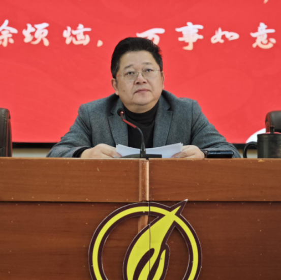 凝心聚力,共谱新篇 ——湘潭市第二中学2024年度工作总结教职工大会 凝心聚力,共谱新篇 ——湘潭市第二中学2024年度工作总结教职工大会