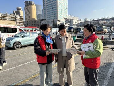 太和街道明通路社区火车站周边开展垃圾分类宣传