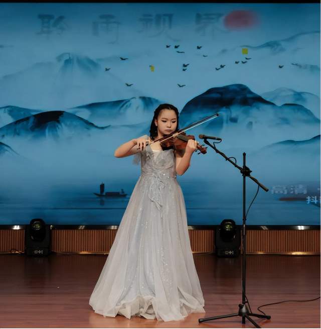 “青春领航三中梦 艺燃精彩韵芳华” 湘潭市第三中学第二十四届校园艺术节闭幕式暨庆元旦迎新年文艺汇演圆满落幕 “青春领航三中梦 艺燃精彩韵芳华” 湘潭市第三中学第二十四届校园艺术节闭幕式暨庆元旦迎新年文艺汇演圆满落幕