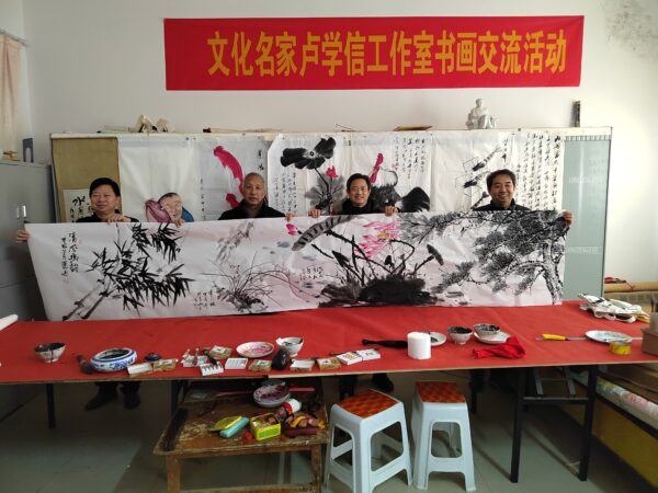 曲周县作家协会参观卢学信书画工作室