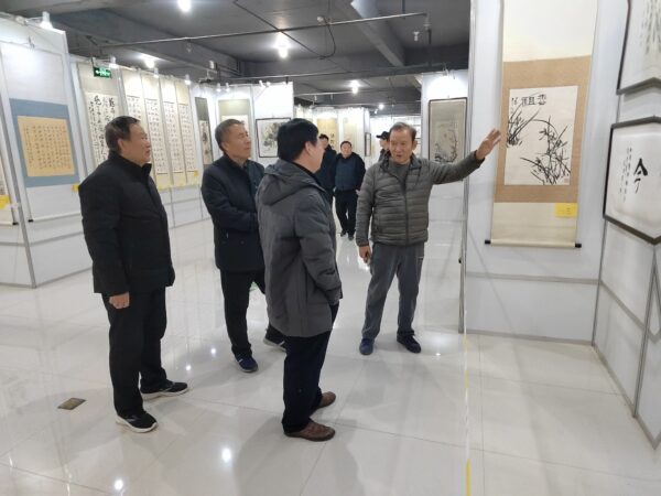 曲周县作家协会参观卢学信书画工作室