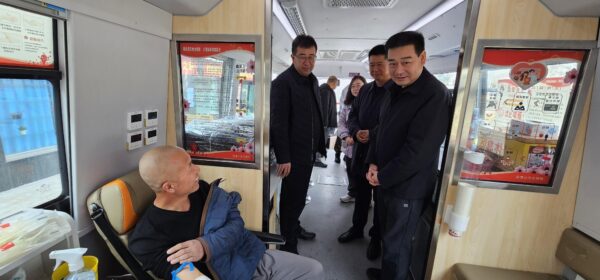 峰峰矿区干部职工踊跃无偿献血