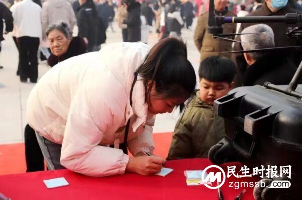 河北磁县：萌娃舞狮贺新春 文化惠民年味浓