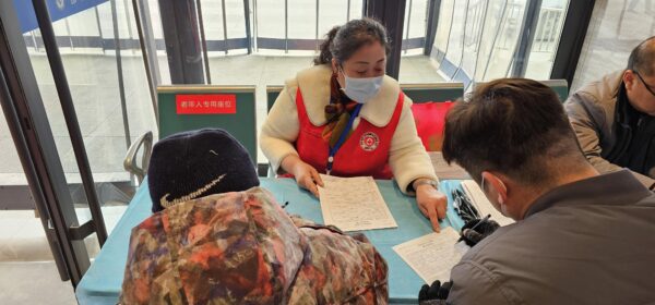 峰峰矿区干部职工踊跃无偿献血
