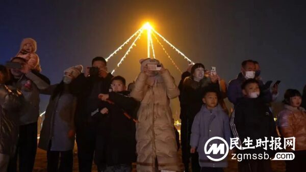 铁花绽放如意湖 喜迎新春年味浓