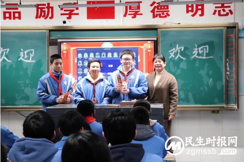 湘潭市益智中学开展第十一届“校领导新年送祝福”活动 湘潭市益智中学开展第十一届“校领导新年送祝福”活动