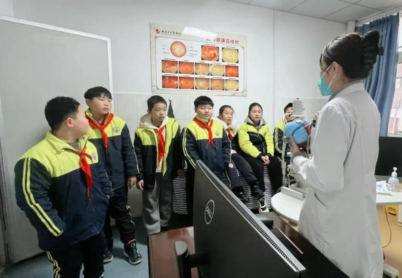探索“睛”彩,点亮未来——小小眼科医生实践活动圆满完成 探索“睛”彩,点亮未来——小小眼科医生实践活动圆满完成