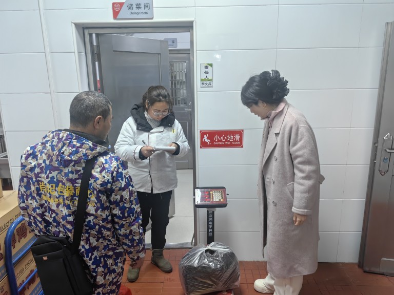 【清廉学校建设】开学第一餐:“食”刻守护 【清廉学校建设】开学第一餐:“食”刻守护