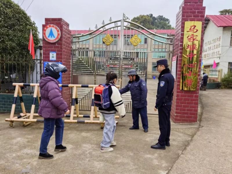 【护航开学季】莲乡公安 【护航开学季】莲乡公安