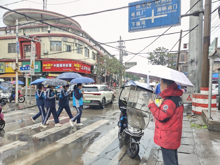 收手机收心思 新学期新气象 ——湘机中学严抓在校学生的智能手机管理 收手机收心思 新学期新气象 ——湘机中学严抓在校学生的智能手机管理