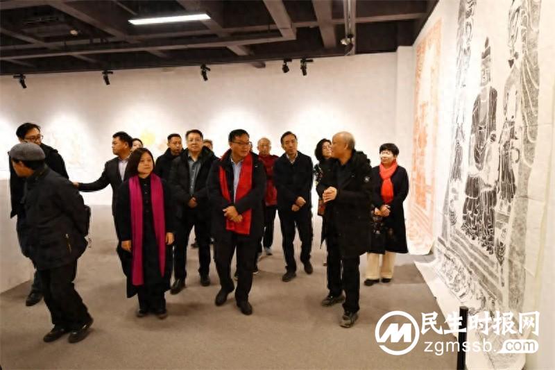 省文化和旅游厅党组书记、厅长黄东升参观考察“和美生活·非遗美学艺术展”