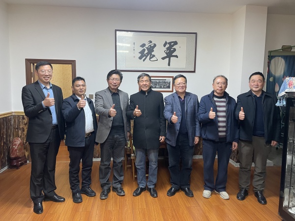 云南省民营企业家协会书记花泽飞一行到民生时报云南办事处共商发展