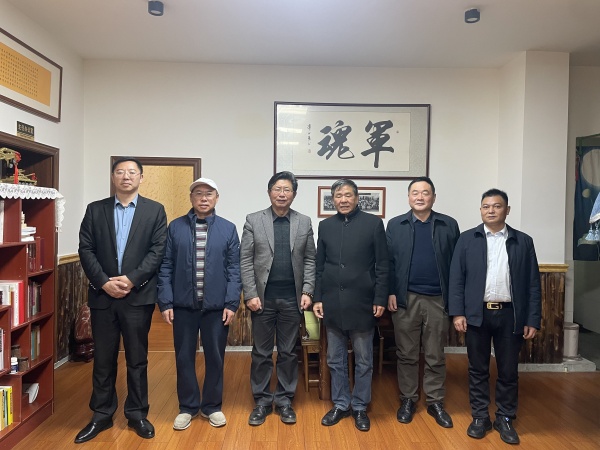 云南省民营企业家协会书记花泽飞一行到民生时报云南办事处共商发展