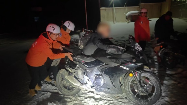 迪庆消防：雪夜寒风中的温暖守护者