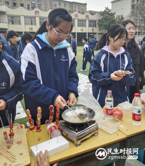 “爱”不闲置,“锋”火相传——湘潭市二中校园义卖活动 “爱”不闲置,“锋”火相传——湘潭市二中校园义卖活动