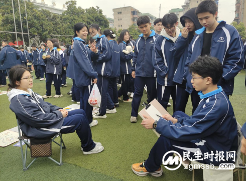 “爱”不闲置,“锋”火相传——湘潭市二中校园义卖活动 “爱”不闲置,“锋”火相传——湘潭市二中校园义卖活动