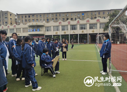 “爱”不闲置,“锋”火相传——湘潭市二中校园义卖活动 “爱”不闲置,“锋”火相传——湘潭市二中校园义卖活动