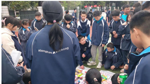 “爱”不闲置,“锋”火相传——湘潭市二中校园义卖活动 “爱”不闲置,“锋”火相传——湘潭市二中校园义卖活动