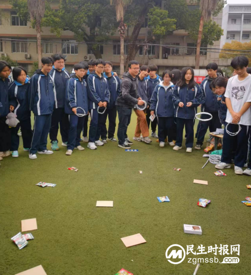 “爱”不闲置,“锋”火相传——湘潭市二中校园义卖活动 “爱”不闲置,“锋”火相传——湘潭市二中校园义卖活动