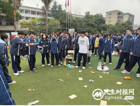 “爱”不闲置,“锋”火相传——湘潭市二中校园义卖活动 “爱”不闲置,“锋”火相传——湘潭市二中校园义卖活动
