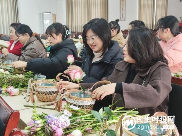 向下扎根促参与·向上生长优环境——三村村草莓集市文创氛围营造项目总结活动