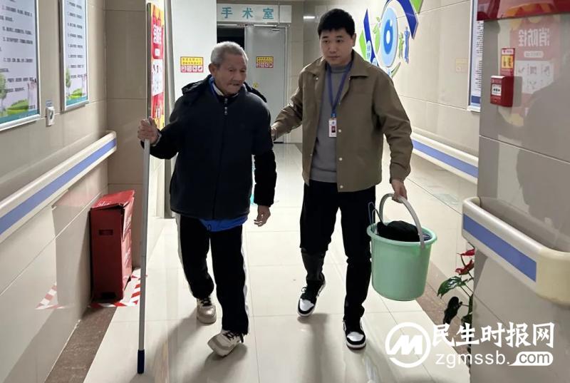 【心连心走基层、面对面解难题】老周要有新身份了! 【心连心走基层、面对面解难题】老周要有新身份了!