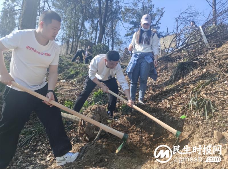 义务植树添新绿 湘潭交通执法部门积极践行绿色低碳生活 义务植树添新绿 湘潭交通执法部门积极践行绿色低碳生活