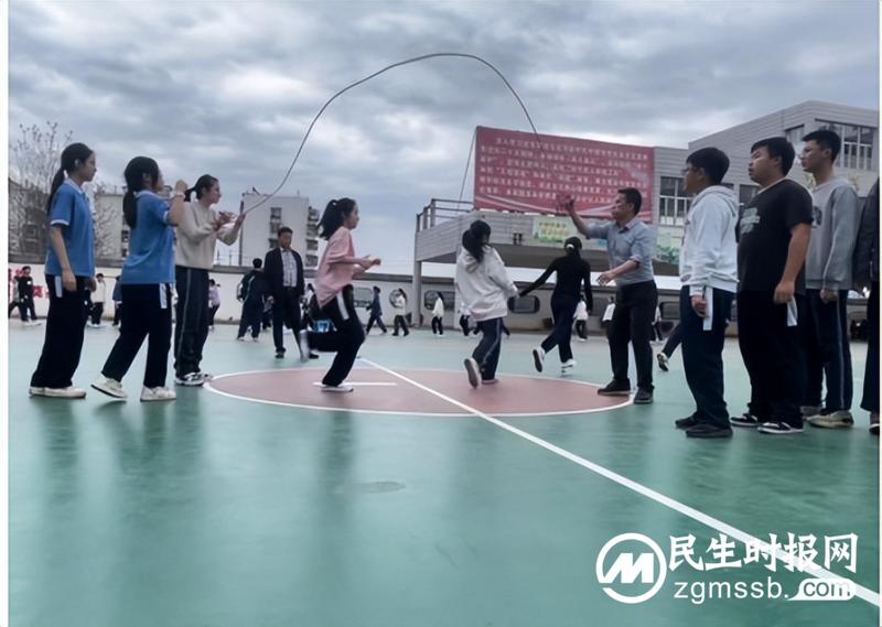 龙舞绳韵,跃动青春 ——湘潭市十六中举行2024年全校跳长绳比赛活动 龙舞绳韵,跃动青春 ——湘潭市十六中举行2024年全校跳长绳比赛活动