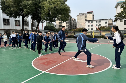 龙舞绳韵,跃动青春 ——湘潭市十六中举行2024年全校跳长绳比赛活动 龙舞绳韵,跃动青春 ——湘潭市十六中举行2024年全校跳长绳比赛活动