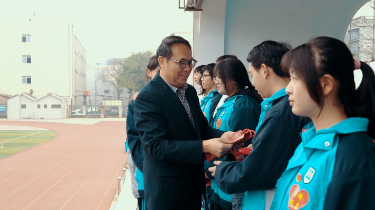 十八成人铸壮志 百日奋蹄奔绣程 ——湘机中学举行2025届高三成人礼暨高考誓师大会 十八成人铸壮志 百日奋蹄奔绣程 ——湘机中学举行2025届高三成人礼暨高考誓师大会