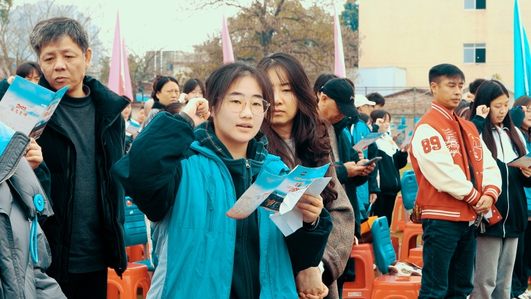 十八成人铸壮志 百日奋蹄奔绣程 ——湘机中学举行2025届高三成人礼暨高考誓师大会 十八成人铸壮志 百日奋蹄奔绣程 ——湘机中学举行2025届高三成人礼暨高考誓师大会