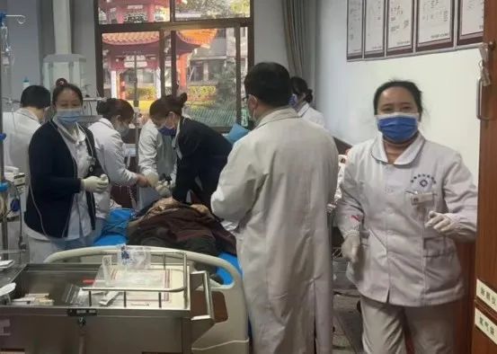 【党旗飘扬 守护生命】党建业务深融合,多科协作创奇迹 【党旗飘扬 守护生命】党建业务深融合,多科协作创奇迹