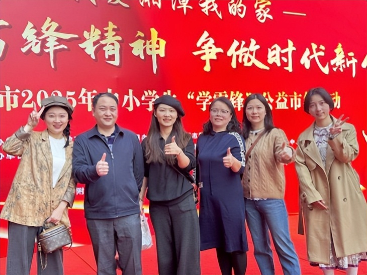 三月春光媚,“锋”暖润心扉 ——湘潭市第一中学2025年学雷锋公益市集活动 三月春光媚,“锋”暖润心扉 ——湘潭市第一中学2025年学雷锋公益市集活动