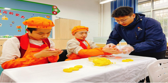 烘焙温暖人心 饼酥传递爱心 ———广州酒家集团利口福(湘潭)食品有限公司走进湘潭县特校 烘焙温暖人心 饼酥传递爱心 ———广州酒家集团利口福(湘潭)食品有限公司走进湘潭县特校