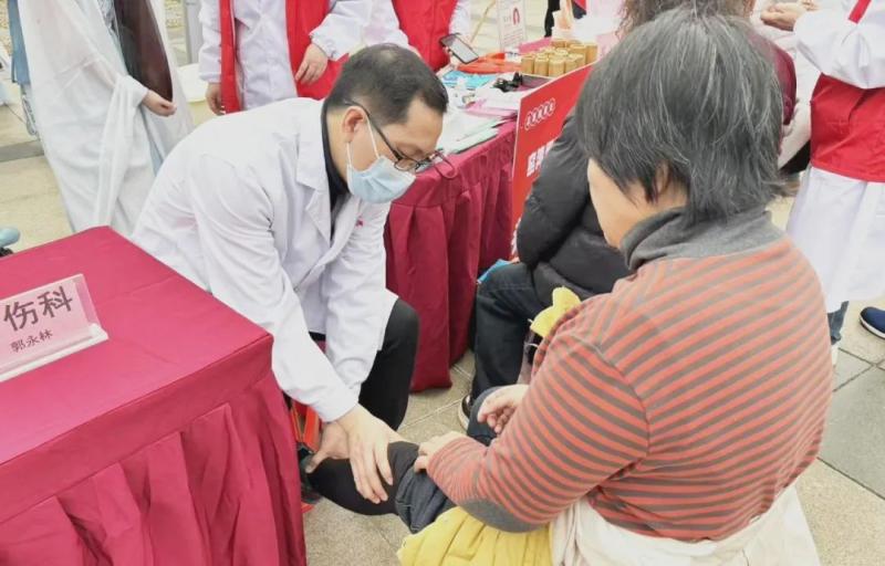 骨健康公益行丨骨动未来,义诊同行!——湘潭市中医医院义诊活动火热进行中! 骨健康公益行丨骨动未来,义诊同行!——湘潭市中医医院义诊活动火热进行中!