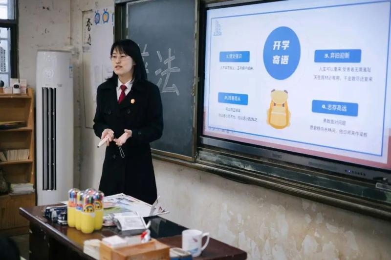 学雷锋、践行动、法治班会与法“童”行 学雷锋、践行动、法治班会与法“童”行